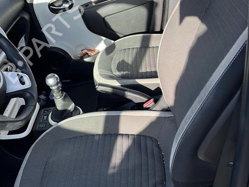 Left front window switch RENAULT TWINGO III (BCM_, BCA_) 0.9 TCe 90 (BCM9, BCM2) | BP21694135I27 