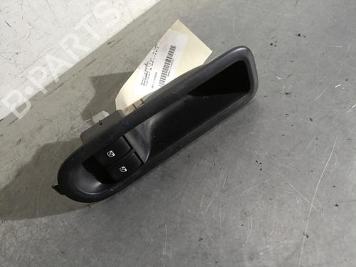 Fensterheberschalter links vorne für RENAULT CLIO III (BR0/1, CR0/1) 1.5 dCi (BR17, CR17) (86 hp) 29081356