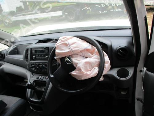 NISSAN NV200 Van 2070204
