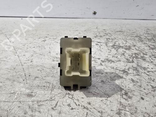 Used Right rear window switch Right rear window switch DACIA SANDERO III 1.0 TCe 100 (101 hp) 33632138 33632138