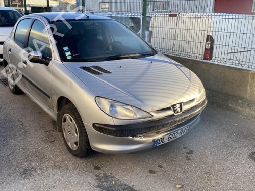 Used Parts PEUGEOT 206 Hatchback (2A/C)  1.4 i  4478385