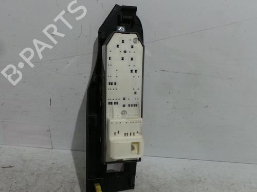 Używane Przełącznik szyby przedniej lewej Przełącznik szyby przedniej lewej TOYOTA AURIS Estate (_E18_) 2.0 D-4D (ADE186_) (124 hp) 35788893 35788893
