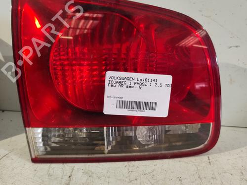 Feu de coffre gauche VW TOUAREG (7LA, 7L6, 7L7) 2.5 R5 TDI (174 hp) 22324332