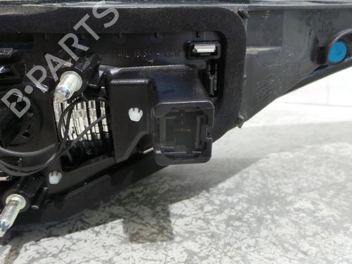 right-tailgate-light-renault-megane-iv-hatchback-b9amn_-2015-37866425 main image