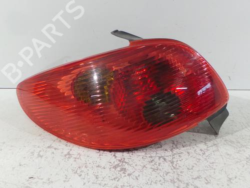 Højre baglygte PEUGEOT 206 Hatchback (2A/C) 1.4 i (75 hp) 31649252