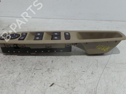 Comutador vidro frente esquerdo Comutador vidro frente esquerdo RENAULT SCÉNIC III (JZ0/1_) 1.9 dCi (JZ0J, JZ1J, JZ1K, JZ1S) (131 hp) 35968641 35968641