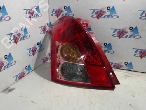 Achterlicht links SUZUKI SWIFT III (MZ, EZ) 1.3 DDiS (RS413D) (75 hp) 22324181