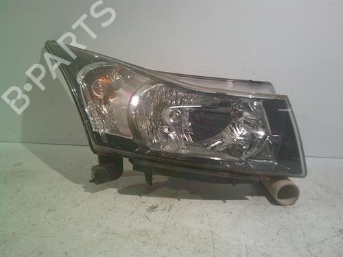 Used Right headlight CHEVROLET CRUZE (J300) 2.0 CDI (163 hp) 30153213