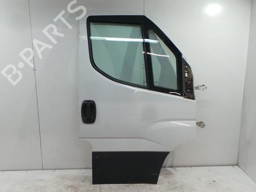 Używane Drzwi przednie prawe IVECO DAILY VI Platform/Chassis 33S14, 35S14, 35C14, 38S14 (136 hp) 31571352