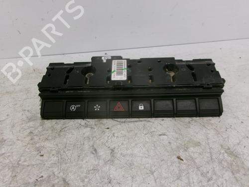 warning-switch-renault-captur-ii-hf_-2020-27682167 main image