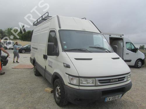 Feu de brouillard avant droit IVECO DAILY III Van 35 C 12 V, 35 S 12 V (AGKA43A2, AGKB43A2, AGKB46A2,... | BP22538441C31 