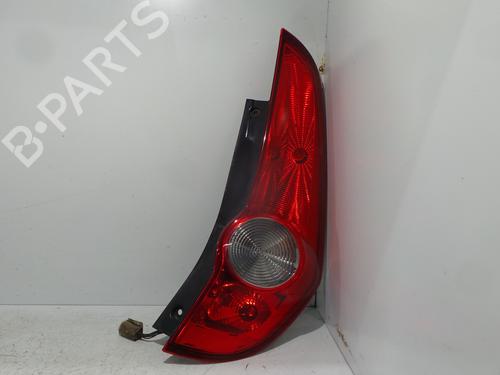 Feu arrière droit OPEL AGILA B (H08) 1.0 (F68) (65 hp) 32134075