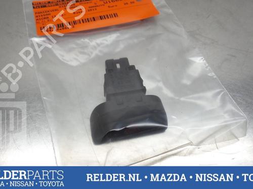 Used Warning switch NISSAN MICRA IV (K13K, K13KK) 1.2 DIG-S (98 hp) 22152607