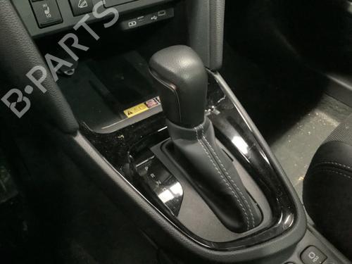 Used Shift knob Shift knob TOYOTA YARIS CROSS (MXP_) 1.5 Hybrid AWD-i (MXPJ16) (131 hp) 40443952 40443952
