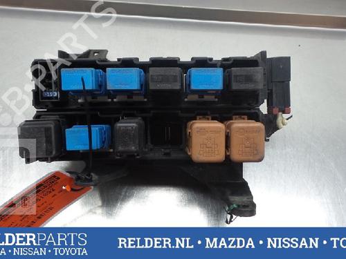 Used Fuse box NISSAN PRIMERA Hatchback (P11) 2.0 16V (140 hp) 22135294