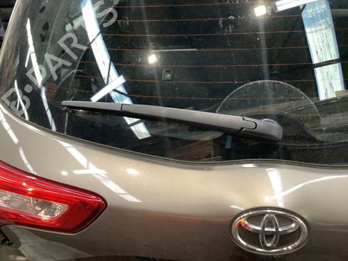 Used Rear windshield wiper arm TOYOTA YARIS (_P13_) 1.0 (KSP130_, KSP130) (69 hp) 25214327