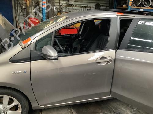 Dør venstre fortil Dør venstre fortil TOYOTA YARIS (_P13_) 1.5 Hybrid (NHP130_, NHP130) (101 hp) 33609009 33609009