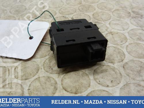 Used Switch NISSAN MICRA III (K12) 1.2 16V (65 hp) 22140912