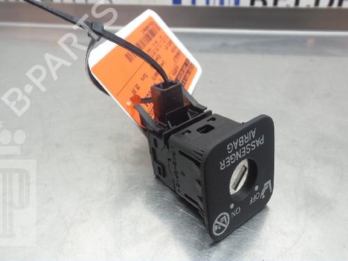 Used Switch TOYOTA AURIS (_E15_) 1.8 Hybrid (ZWE150_, ZWE150R) (136 hp) 22153801