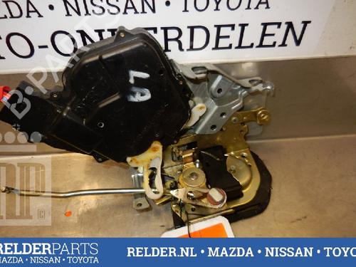 Used Rear left lock TOYOTA RAV 4 II (_A2_) 2.0 4WD (ACA21, ACA20) (150 hp) 22137329
