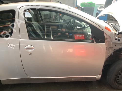 Used Right front door TOYOTA AYGO (_B1_) 1.0 (KGB10_, KGB10R) (68 hp) 22167171