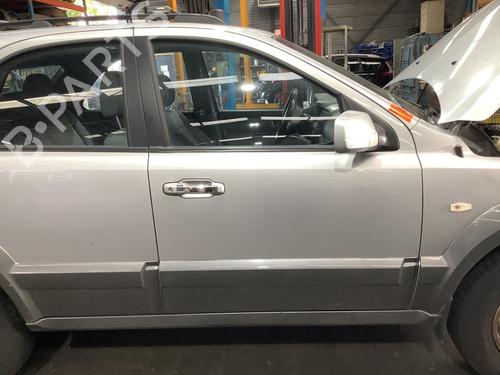 Used Right front door KIA SORENTO I (JC) 3.5 V6 4WD (194 hp) 29698450