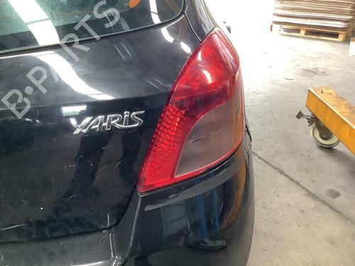 Używane Lampa tylna prawa TOYOTA YARIS (_P9_) 1.3 VVT-i (SCP90_, SCP90R) (87 hp) 28017220