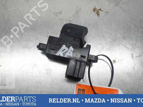 Used Switch NISSAN NOTE (E11, NE11) 1.4 (88 hp) 22152316