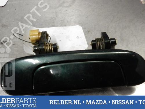 Używane Klamka zewnętrzna drzwi tylnych prawych MAZDA 323 S VI Saloon (BJ) 2.0 TD (BJEP) (90 hp) 22138890