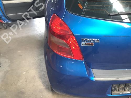 Venstre baglygte TOYOTA YARIS (_P9_) 1.0 VVT-i (KSP90_, KSP90R) (69 hp) 28049009