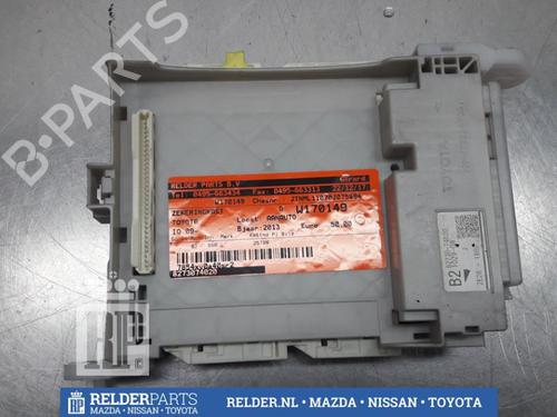 Used Fuse box TOYOTA IQ (_J1_) 1.0 (KGJ10_, KGJ10R) (68 hp) 22155142