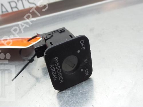 Used Switch TOYOTA YARIS (_P9_) 1.33 VVT-i (NSP90_, NSP90R) (100 hp) 22153011