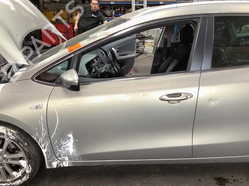 Used Left front door Left front door 39637616 39637616