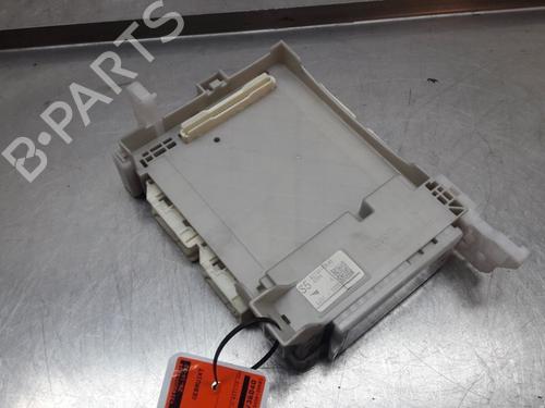 Used Fuse box TOYOTA YARIS (_P13_) 1.5 Hybrid (NHP130_, NHP130) (101 hp) 22164340