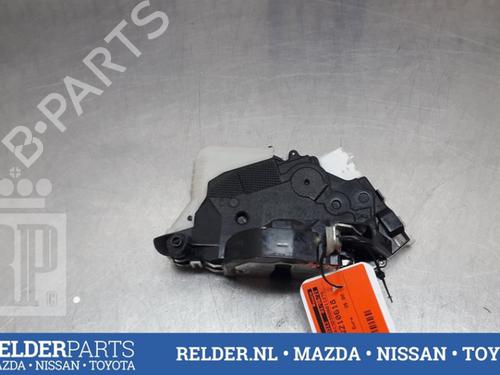 Used Front right lock TOYOTA YARIS (_P13_) 1.4 D (NLP130_, NLP130) (90 hp) 22162573