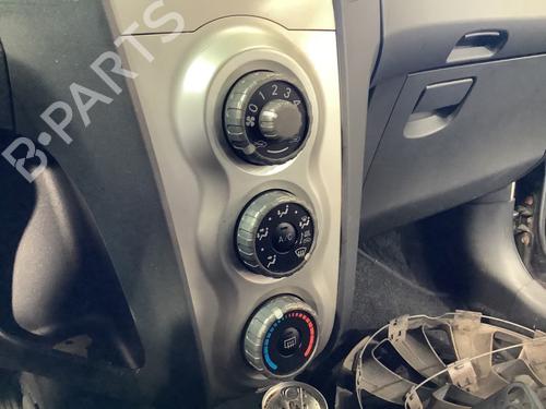 climate-control-toyota-yaris-_p9_-2005-2006-2007-2008-2009-2010-2011-2012-2013-2014-26136406 main image