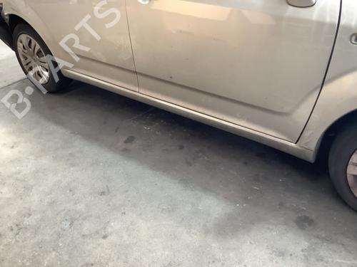 Used Right sideskirt TOYOTA COROLLA Verso (ZER_, ZZE12_, R1_) 1.6 (ZNR10_, ZNR10R) (110 hp) 28173523