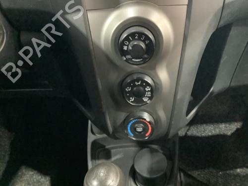 AC-Styringsenhed/Manøvreenhed TOYOTA YARIS (_P9_) 1.0 VVT-i (KSP90_, KSP90R) (69 hp) 29917213