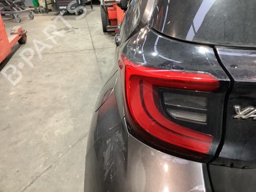 Venstre baglygte TOYOTA YARIS (_P21_, _PA1_, _PH1_) 1.5 Hybrid (MXPH10, MXPH11) (116 hp) 31992417