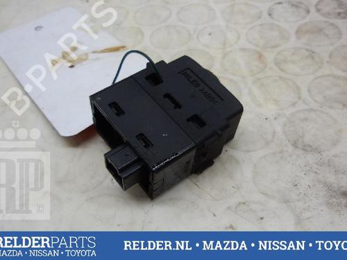 Used Switch NISSAN MICRA III (K12) 1.2 16V (65 hp) 22137255