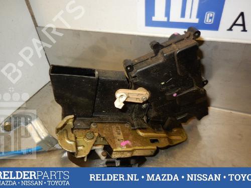 Højre bagtil lås MAZDA 323 F VI Hatchback (BJ) 1.6 (BJ10M) (95 hp) 22145633
