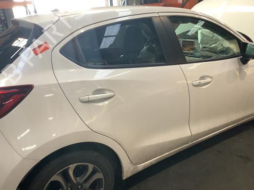 Høyre bak utvendig håndtak MAZDA 2 Hatchback (DL, DJ) 1.5 SKYACTIV-G | BP24330629C130 