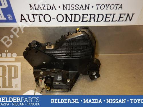 Used Front left lock TOYOTA COROLLA Saloon (_E12_) 1.6 VVT-i (ZZE121_, ZZE121R) (110 hp) 22147369