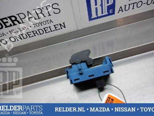 Used Switch TOYOTA AVENSIS Estate (_T27_) 2.0 D-4D (ADT270_, ADT270R) (126 hp) 22148312