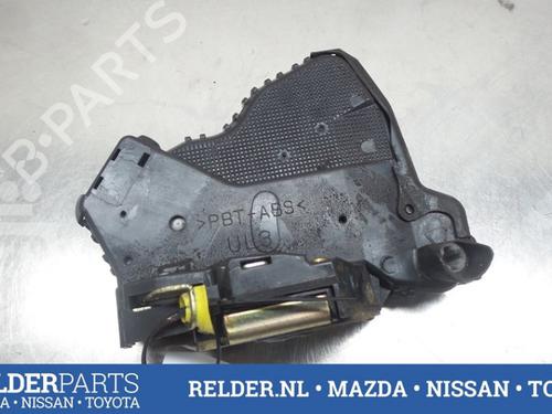 Used Front left lock TOYOTA AVENSIS Estate (_T25_) 2.0 D-4D (CDT250_, CDT250R) (116 hp) 22152874
