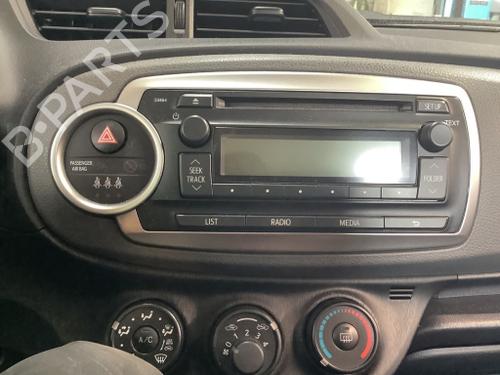 Used Radio Radio TOYOTA YARIS (_P13_) 1.0 (KSP130_, KSP130) (69 hp) 40443931 40443931