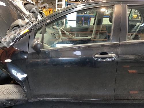 Used Left front door TOYOTA YARIS (_P9_) 1.0 VVT-i (KSP90_, KSP90R) (69 hp) 32220928