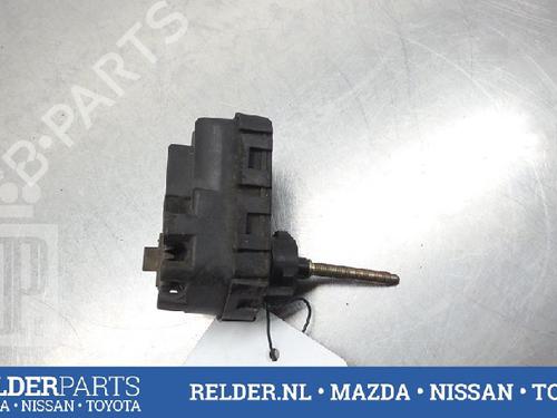 Used Headlight adjuster motor TOYOTA AVENSIS (_T25_) 2.0 D-4D (CDT250_, CDT250R) (116 hp) 22136507