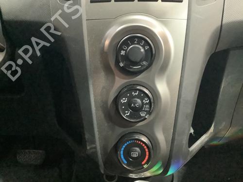 Used Climate control TOYOTA YARIS (_P9_) 1.33 VVT-i (NSP90_, NSP90R) (100 hp) 30902030