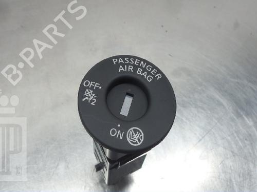 Used Switch NISSAN QASHQAI II (J11, J11_) 1.2 DIG-T (115 hp) 22154063